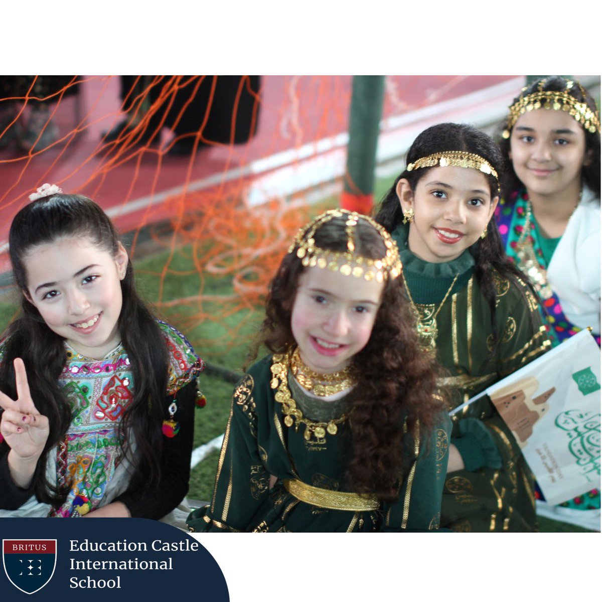 CastleSchools's tweet photo. #saudi_foundation_day

وتستمر قلعتنا في الاحتفال بيوم التأسيس 🇸🇦

يا سائلًا عن موطني وبلادي *** ومفتـشاً عن موطن الأجداد

وطني به البيت الحرام وطيبة *** وبه رسول الحق خير منادي

#السعودية #الرياض #مدارس_السعودية #مدارس_الرياض #الروضة
#العليا #المربع #الفيحاء #مدرسةسعودية #التعليم https://t.co/Ca4Y94LxoN