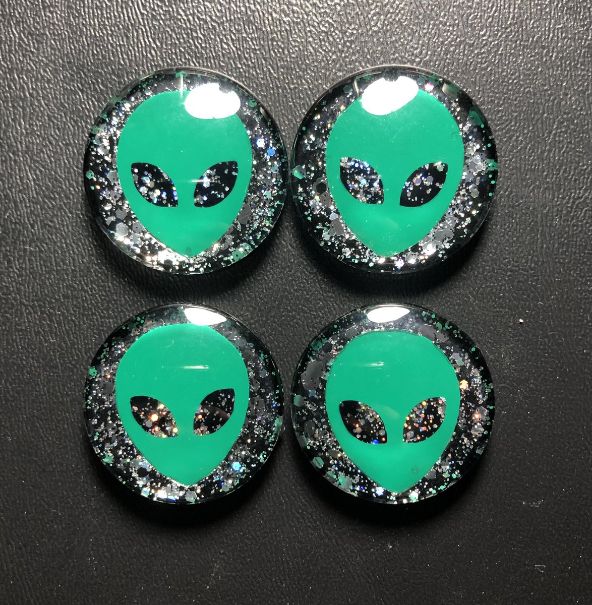 KellyStouffer_1's tweet photo. “Alien head magnets”
$3.00 each - 2 for $5.00 - 3 for $6.00 (shipping not included)
#art #magnets #alien #alienhead #steelcitycon #littlegreenman https://t.co/Ek9b7fC1pB