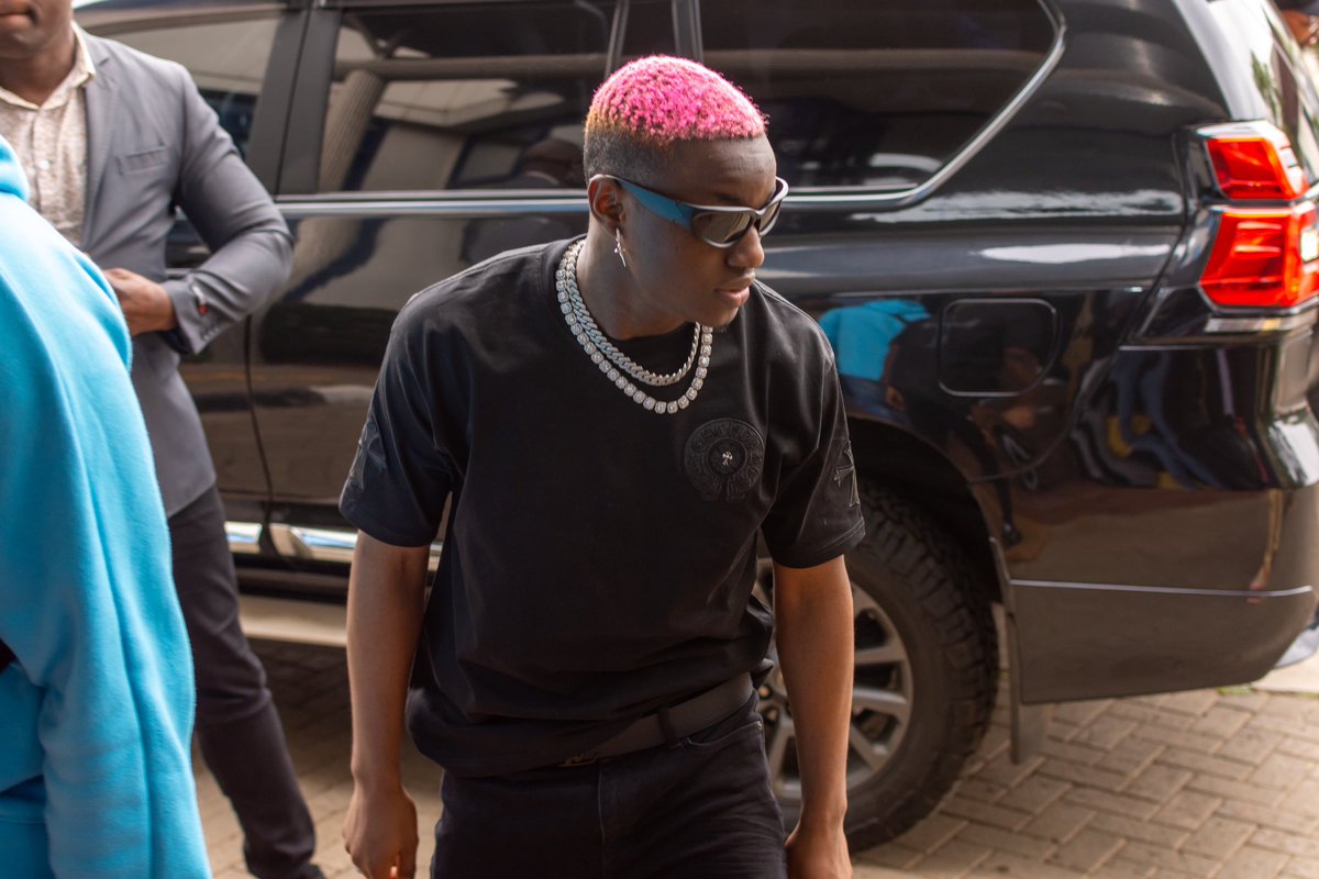 Fomo_ke's tweet photo. Can you tell who this is? Wrong answers only 👀

#thursdaymorning #fomoevents https://t.co/CZwTsCve6T