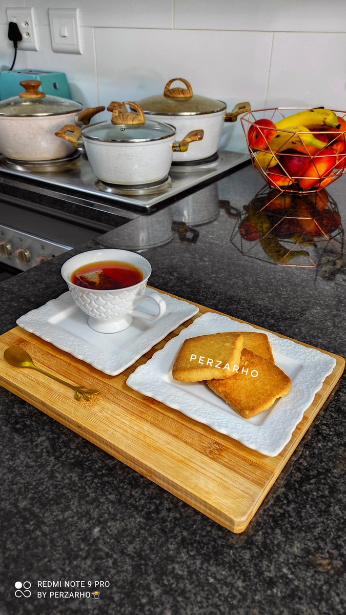 Perzarhos's tweet photo. RECIPE 🍪

1 Cup of Icing sugar
4 Cups of cake flour
4 Tablespoon of Klim powder milk
250g butter
1 Teaspoon of vanilla essence

A THREAD https://t.co/SzVg1qtU6A