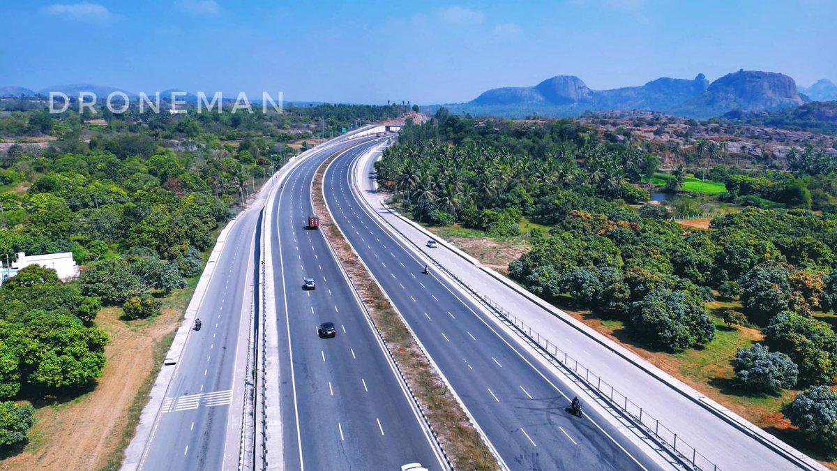nitin_gadkari's tweet photo. Magnificent aerial clicks symbolize how global-standard infrastructure is transforming 🇮🇳

#Bengaluru_Mysuru_Expressway
#PragatiKaHighway #GatiShakti #BuildingTheNation

Courtesy: @yt_droneman https://t.co/Z9rlGec40l
