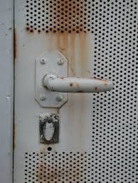 AndroidSam50's tweet photo. @rwillnecker @ianmiles Gotta be the type used in prison. No brand..the blacksmith will come himself to install. https://t.co/BZi4HnRefy