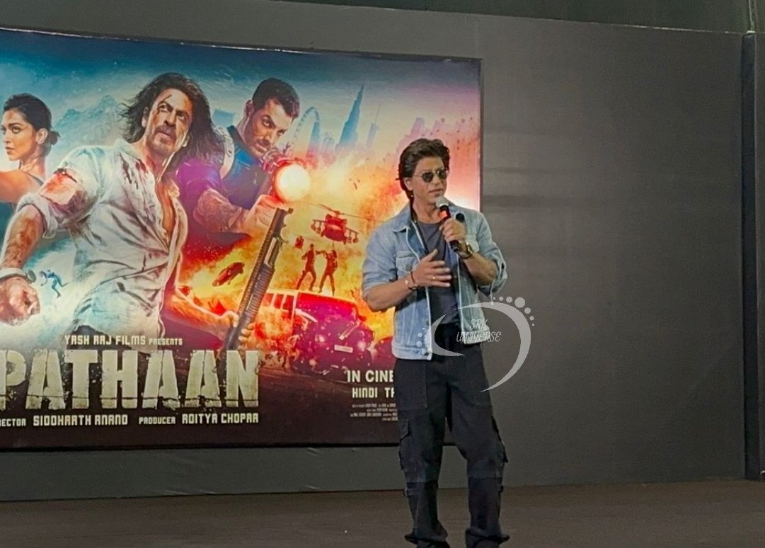 Vinoliav95's tweet photo. Good noon guys 😍🙏we love you sir😍#SRK𓃵 happy Thursday 😘 latest pic #PathaanBlockbuster  @iamsrk @SRKUniverse
@BrijwaSRKman @gaurikhan @SRKsGopal @TheSRKWarriors @Kyawtha14933443
@SrkianDas04
@SandipB28369874 @Kyawtha14933443 https://t.co/8cYuiDykLq