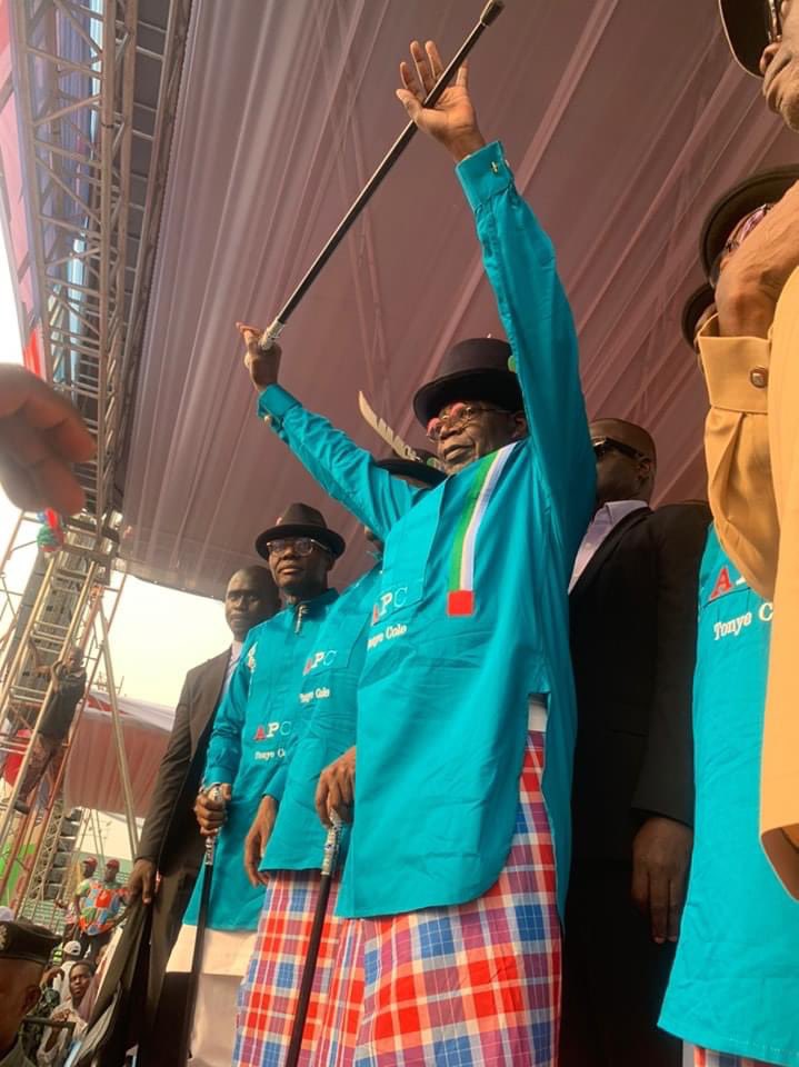 ChinoPeters99's tweet photo. @_dinomelaye He think say he dey NURTW park.
UP NATIONAL!
#UpNational https://t.co/sCGslsxjeM