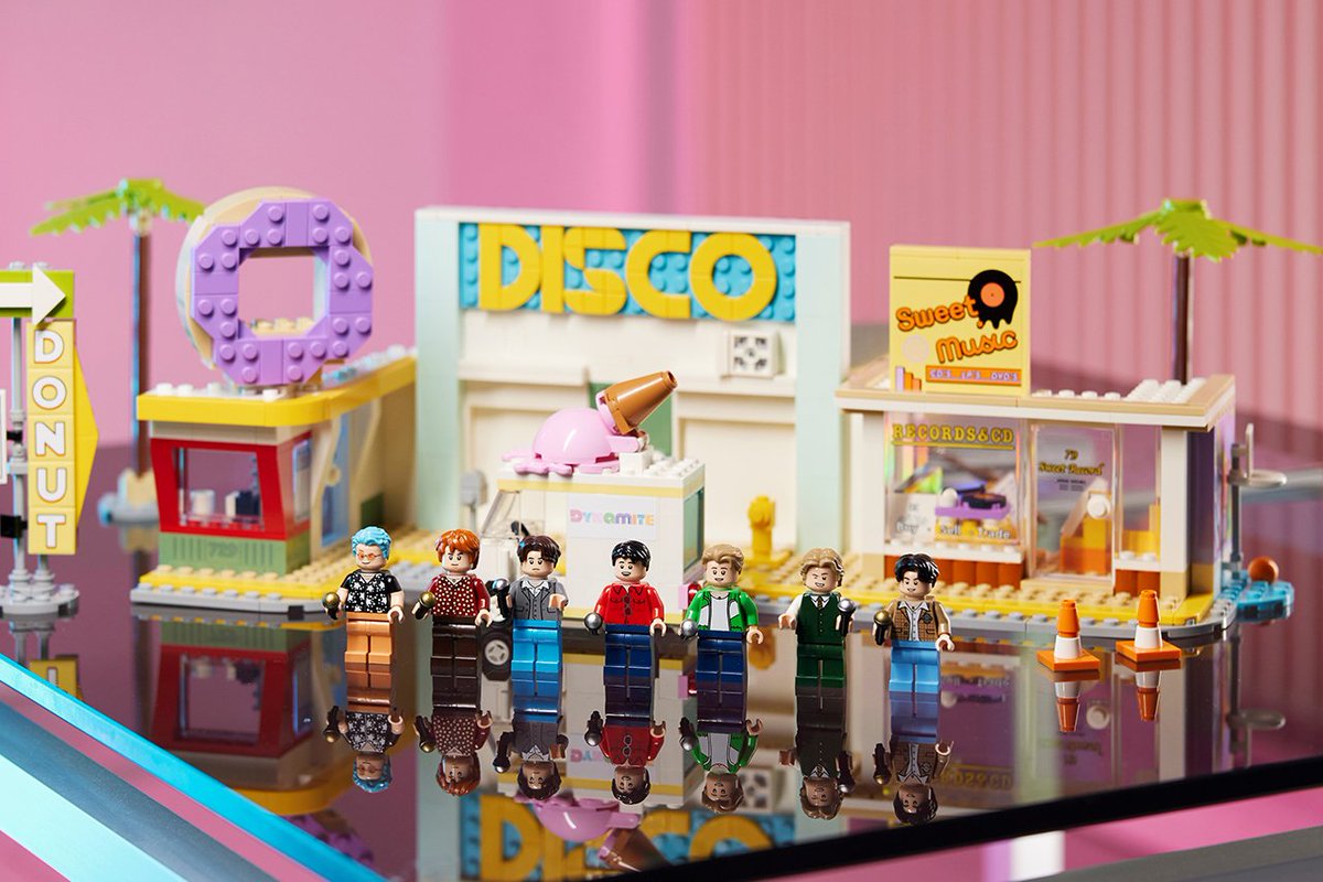 PoshHammer's tweet photo. Its finally announced! 🤩 💥
Coming March 1st is LEGO x BTS Dynamite!

It was a dream come true designing this model and I hope everyone likes all the details, play features and, of course, the amazing minifigures. 😜

This will be something both BTS and LEGO fans will love! 💜 https://t.co/JP6sUNkEPk