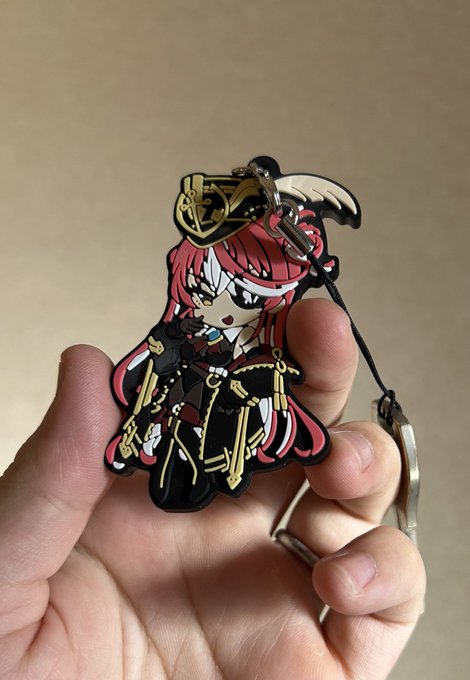 マリン船長グッズが届いてた!
ラバストは新衣装バージョン🏴‍☠️
裏がなんかヌチャヌチャしてたけど、まぁ船長だしそういう時もあるかと思った 