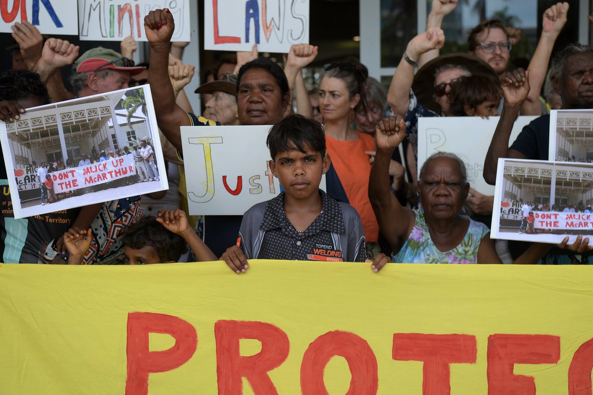 Have you heard of MacArthur River Mine? Today powerful voices from Borroloola who have been fighting for country and against Glencore's expansion since 1993 took their case to the Supreme Court. Story to come by <a href="/ZiziAverill/">Zizi Averill</a>, photos by me for <a href="/TheNTNews/">The NT News</a> #mining #nt