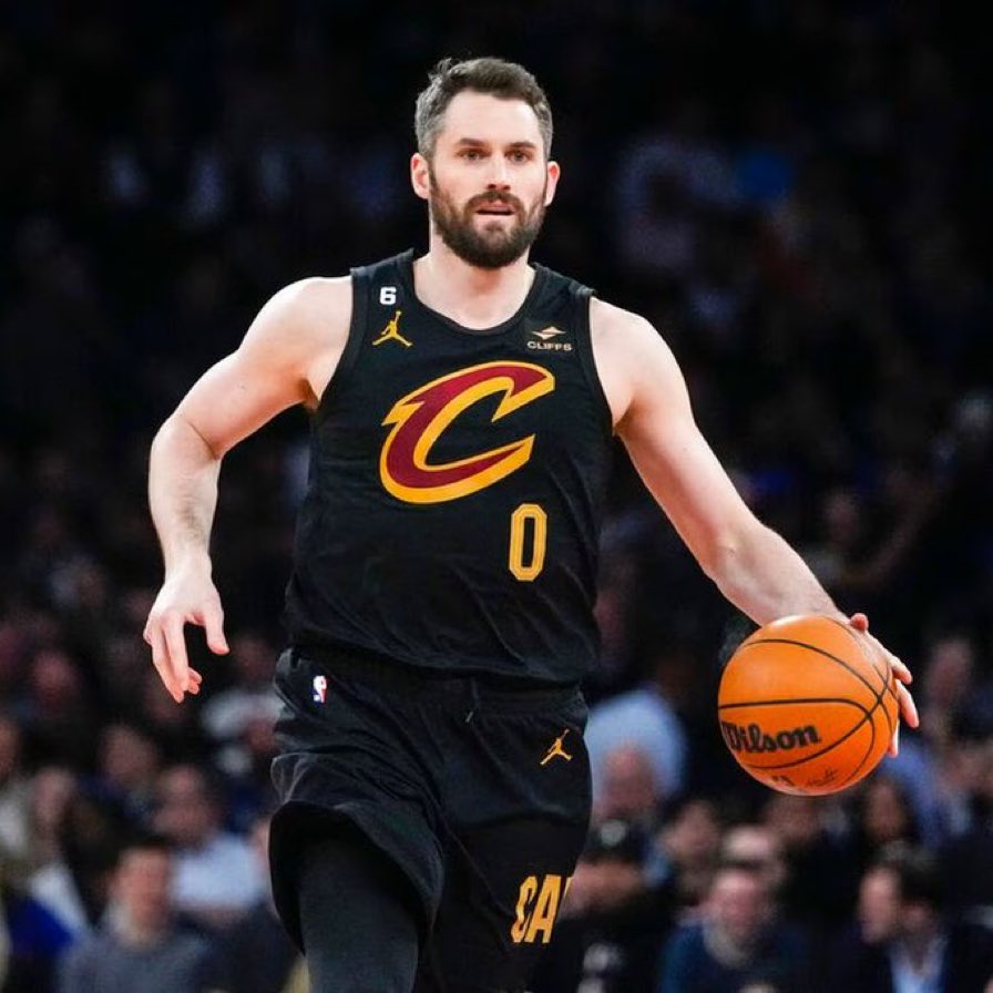nba_throwback's tweet image. DOES KEVIN LOVE DESERVE TO HAVE HIS #0 RETIRED BY THE CAVS?