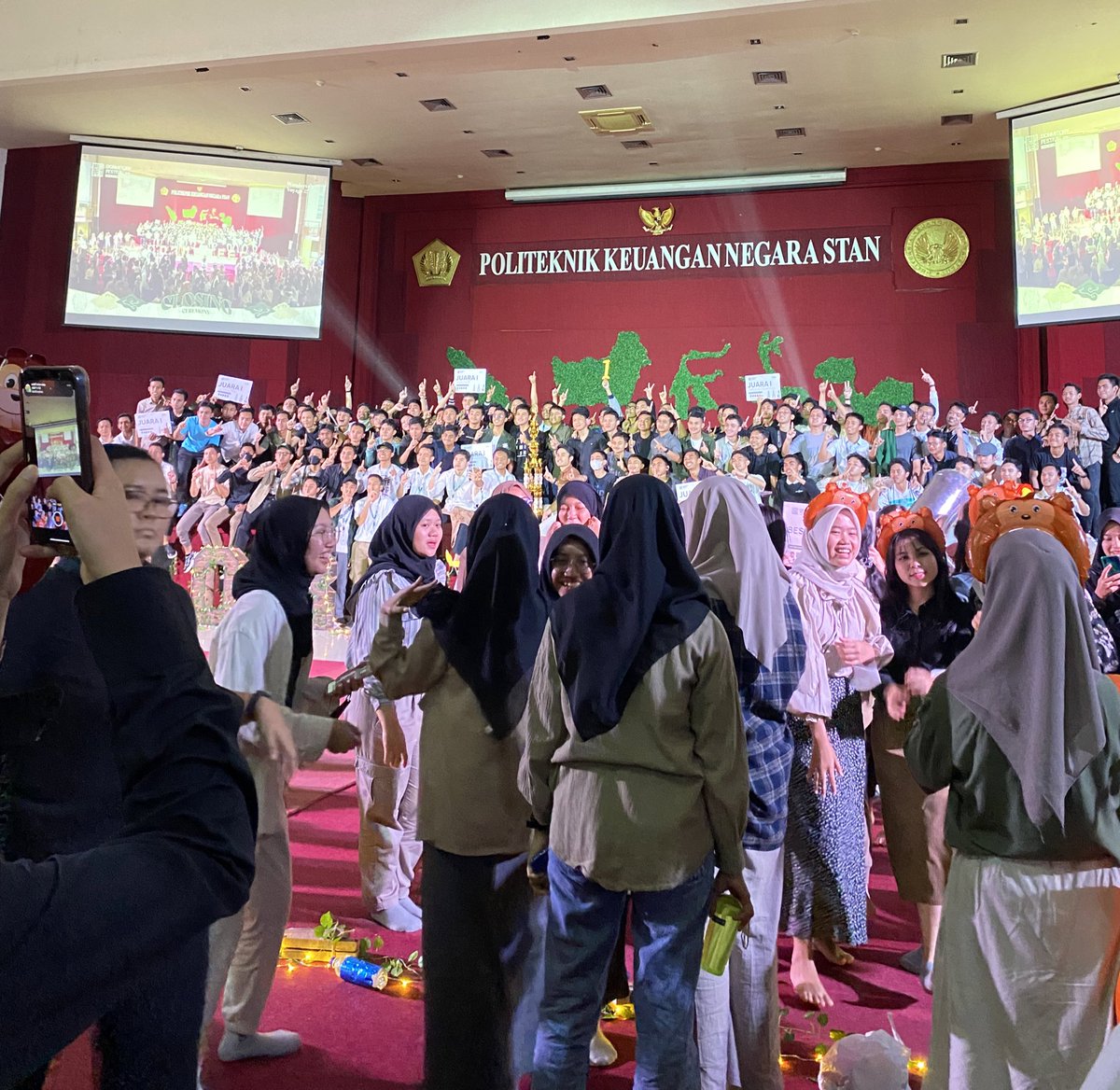 gurloveeee's tweet photo. Penutupan dormitory Festival ATAN 2023, i’m so grateful for this day!❤️🤩#PKNSTAN #dormitoryfestival https://t.co/6wEPes7z5M