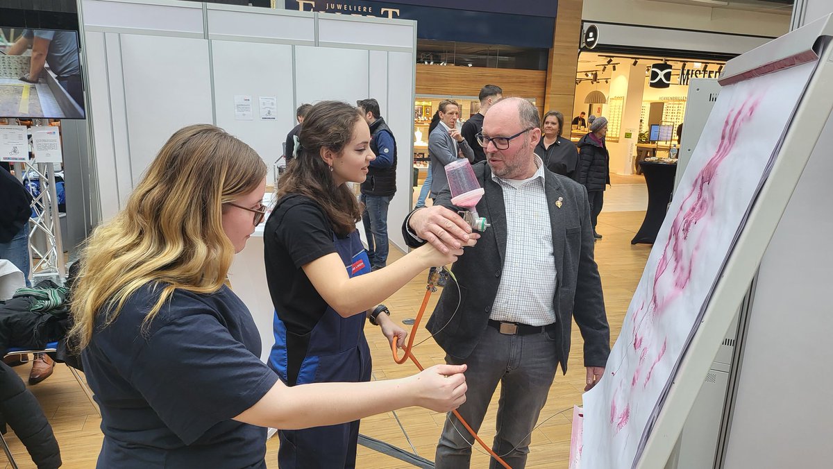 Fachkräftemangel ist für uns keine Floskel, mit diesem Event wollen wir die Jugend für Berufe mit Zukunft begeistern. Karriere mit Lehre. Im Westfield Donau Zentrum kann die Jugend bis 18.02.2023 die technischen Fähigkeiten mit Spaß testen. © Florian Wieser
#WKW #Innung