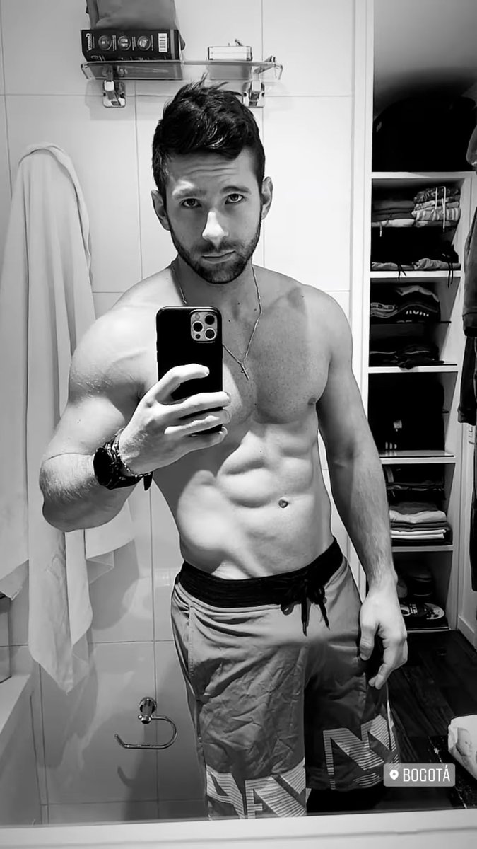 ellobohot's tweet photo. #rickyalvarez #desafiosuperhumanos que rico bombon! https://t.co/njPGguc6zQ
