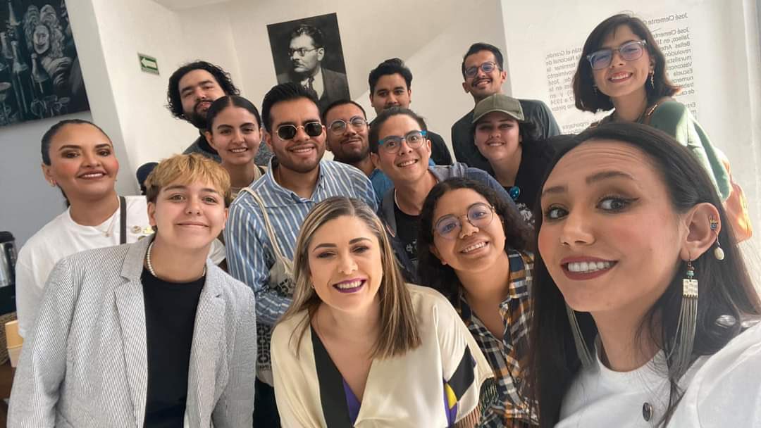 YaajMexico's tweet photo. #FortaléceteLGBTJalisco
📢 Nuestro programa de alto rendimiento dirigido a jóvenes líderes agentes de cambio para el fortalecimiento de sus habilidades en defensoría de DDHH.

🟠 Impulsado de la mano con @DiversidadSJal del @GobiernoJalisco y acompañada por @VictoryInst. 🏳️‍⚧️🏳️‍🌈 https://t.co/XSLLWq0DjT