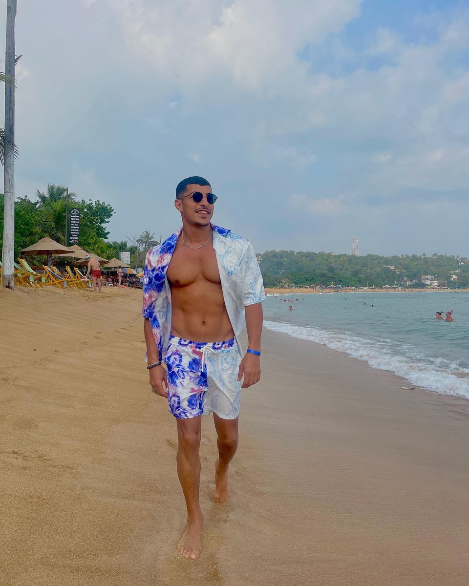 La Vie fleurit par le travail♥️

#srilanka #travel #srilankatravel #travelphotography #travelsrilanka #srilankan #srilankadaily #nature #visitsrilanka #photography #ceylon #love #travelgram #instagood #kandy #srilankatrip #follow #srilankatourism #exploresrilanka  #india #photo