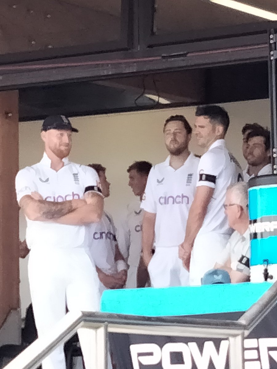 thevicxster's tweet photo. Cyclone ✅ earthquake ✅ let's go #tailendersoftheworlduniteandtakeover #gowell #cheers #ENGVNZ 🏴󠁧󠁢󠁥󠁮󠁧󠁿🏏 https://t.co/CrazbKeiHa
