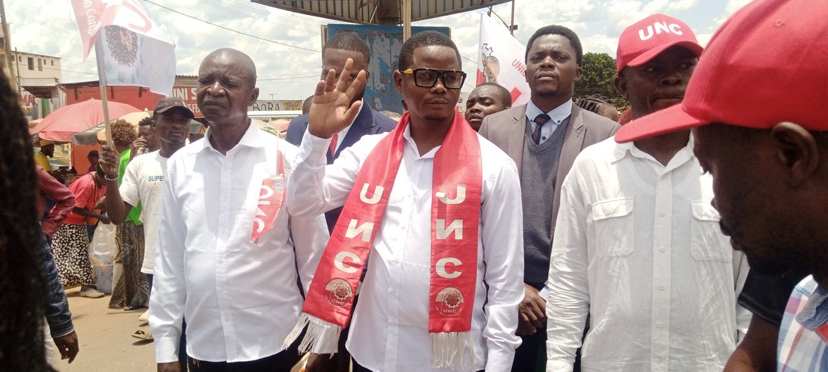 michaelkyungu4's tweet photo. Mardi 14 fév:2023, nous avons accompagné le camarade #Debaba de la fédération de kasumbalesa #HK a aller s'acquitter de ses obligations civiques en vue des élections avenir.
Ici avec un foule...
@BillyKambale1
@jeankalume15
@KamusakyJossar1
@RizikiMaryse
@Tshiband_henri https://t.co/MlNX2oYlVu
