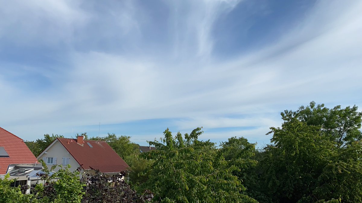 benhoss69's tweet photo. @sascha_m_k Seit etwa 20 Jahren wird verstärkt unsere Atmosphäre besprüht mit Aerosolen um das Wetter zu kontrollieren. Vielleicht sollte man damit einfach aufhören #owntheweather #chemtrails https://t.co/Gk1iE0xtwt