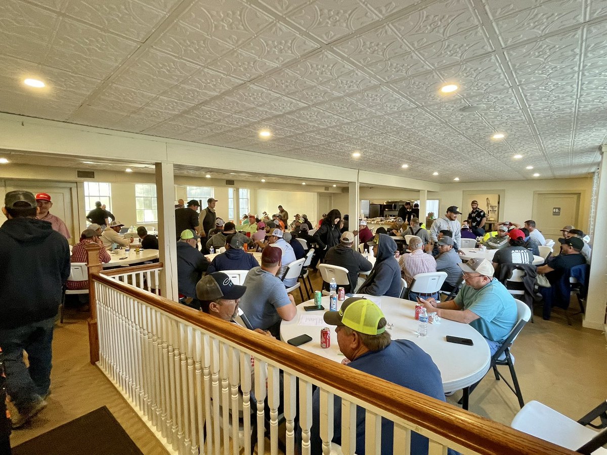 Call at 07:49 from one of the const. safety guys I’ve been working with — regional safety meet this morning &amp; a vendor canceled. He asked if I could come do a STB class. Mapped &amp; in the room by 08:30.  2hrs later we have 90 people newly trained in Stop The Bleed. 🩸#myhappyplace