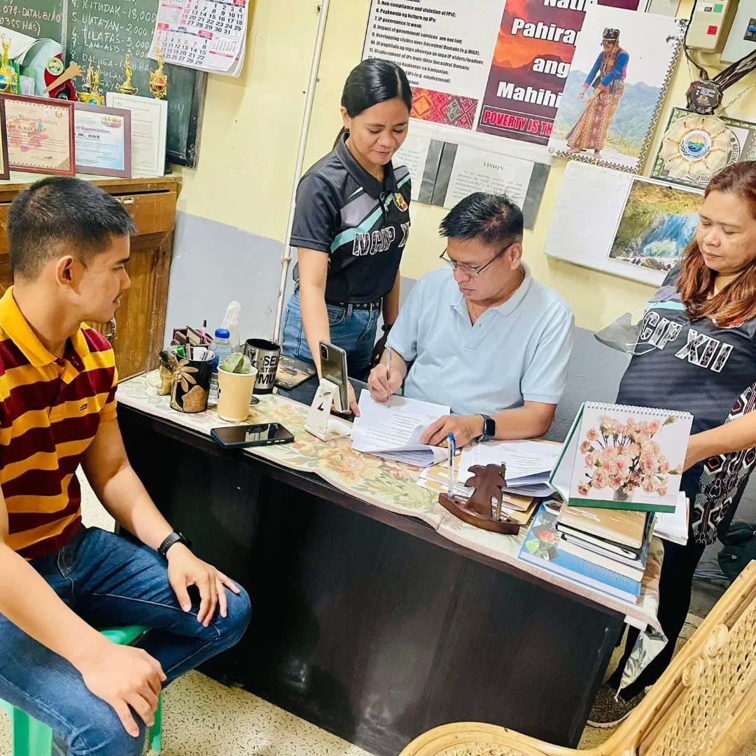 ncipskprov's tweet photo. LOOK:|| 
NCIP SULTAN KUDARAT PROVINCIAL OFFICER SIR ERIC MUNDOG RAZ signing the MOA on "Linguistic Variations of Blaan in Columbio, Sultan Kudarat Province, Soccsargen Region: A  Variationist Sociolinguistic Study" . https://t.co/MTRdwDUfgF