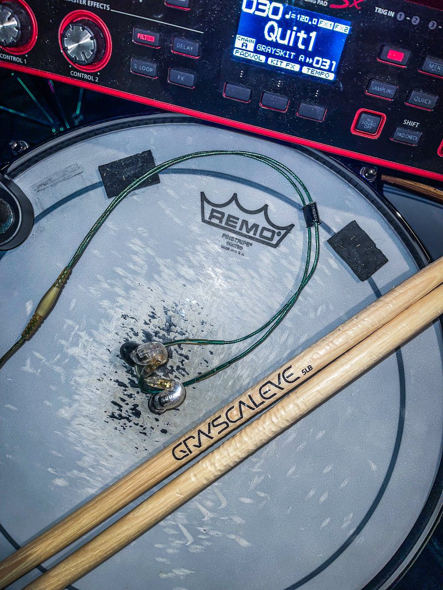 grayscaleye's tweet photo. Hard times > 🥁⚡️🎮
•
#grayscaleye #liveshow #rehearsal https://t.co/a42y2n0ymm