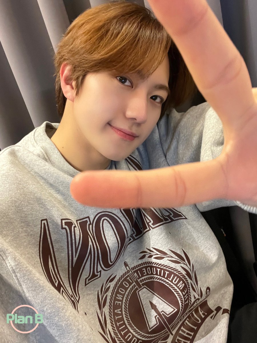 JUSTB_PLANB's tweet photo. #저스트비 의 #플랜비

여러분의 큰 사랑 받으며 열심히 달려온 #PLANB✨ 다음주가 [시즌1] 마지막 방송이라는 소식😢 하지만 우리의 안녕은 잠시니까 배쨈디(#배인 #JM) 다시 돌아올 때까지 기다려 줄거죠? 2/20(월) 12PM 본방송 꼭 함께 해주세오💙 #FLO #JUSTB https://t.co/YNj9Tm01gZ