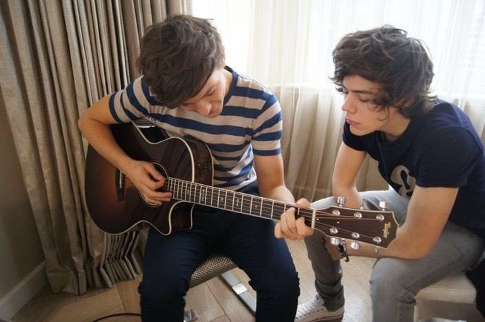 iburgos96's tweet photo. @louisslover91 La primera la amo, pero es que la segunda... Simplemente no puedo. 💙💚
Viva Larry. https://t.co/P0icW6gIqX