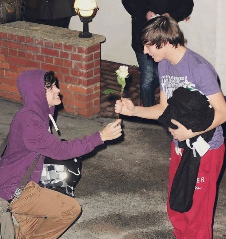 iburgos96's tweet photo. @louisslover91 La primera la amo, pero es que la segunda... Simplemente no puedo. 💙💚
Viva Larry. https://t.co/P0icW6gIqX