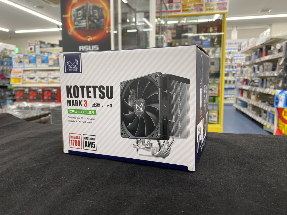 KOUBOU_nipponba's tweet photo. 🆕新商品入荷情報🆕
待っていた方も多いはず!
#Scythe の 大人気の空冷CPUクーラー!
虎徹シリーズの新モデル!
🐯虎徹MARK3(SCKTT-3000)
¥3,980
トップ部のカバーがシンプルでカッコよくなりましたね!
パソコン工房 大阪日本橋店にも入荷しておりま~す!
本日2/16発売!
#LGA1700 #AM5 #SCKTT https://t.co/lF0ObJL9kj