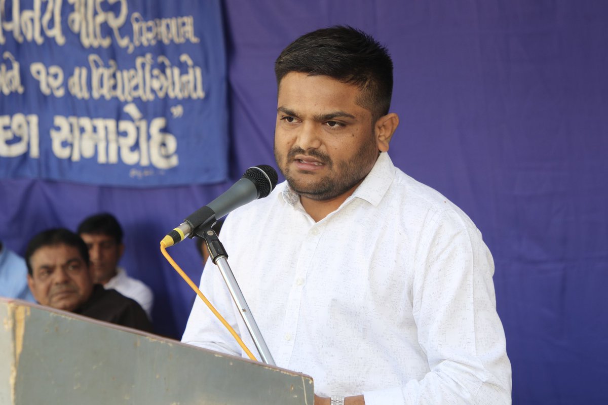 HardikPatel_'s tweet photo. आज मेरे विरमगाम शहर में स्थित श्री के.बी.शाह विनय विद्या मंदिर के कक्षा १०-१२ के विद्यार्थी के शुभेच्छा समारोह में उपस्थित रहा एवं भारत के भविष्य समान विद्यार्थियों को संबोधित किया। प्रधानमंत्री श्री नरेन्द्र भाई मोदी साहब ने नई शिक्षानीति के तहत विद्यार्थियों को मज़बूती दी हैं। https://t.co/RmwYwAmZcq