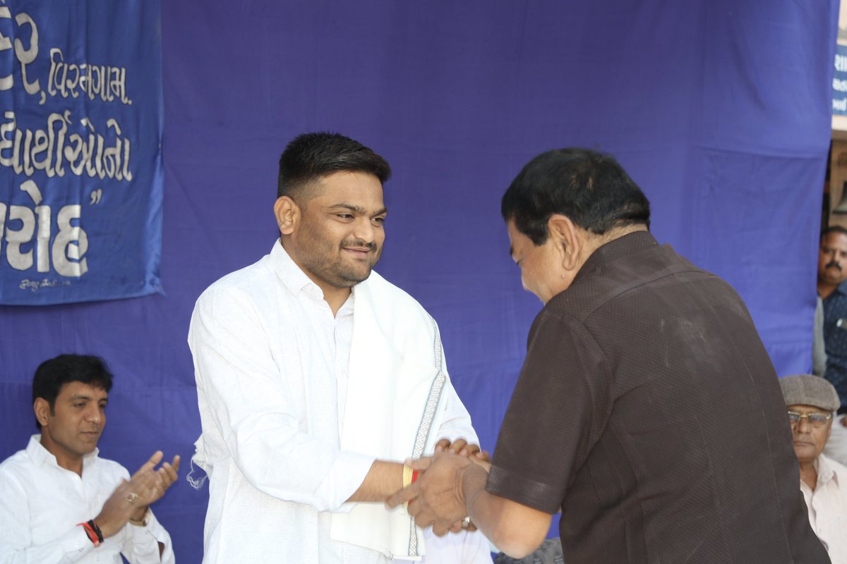 HardikPatel_'s tweet photo. आज मेरे विरमगाम शहर में स्थित श्री के.बी.शाह विनय विद्या मंदिर के कक्षा १०-१२ के विद्यार्थी के शुभेच्छा समारोह में उपस्थित रहा एवं भारत के भविष्य समान विद्यार्थियों को संबोधित किया। प्रधानमंत्री श्री नरेन्द्र भाई मोदी साहब ने नई शिक्षानीति के तहत विद्यार्थियों को मज़बूती दी हैं। https://t.co/RmwYwAmZcq