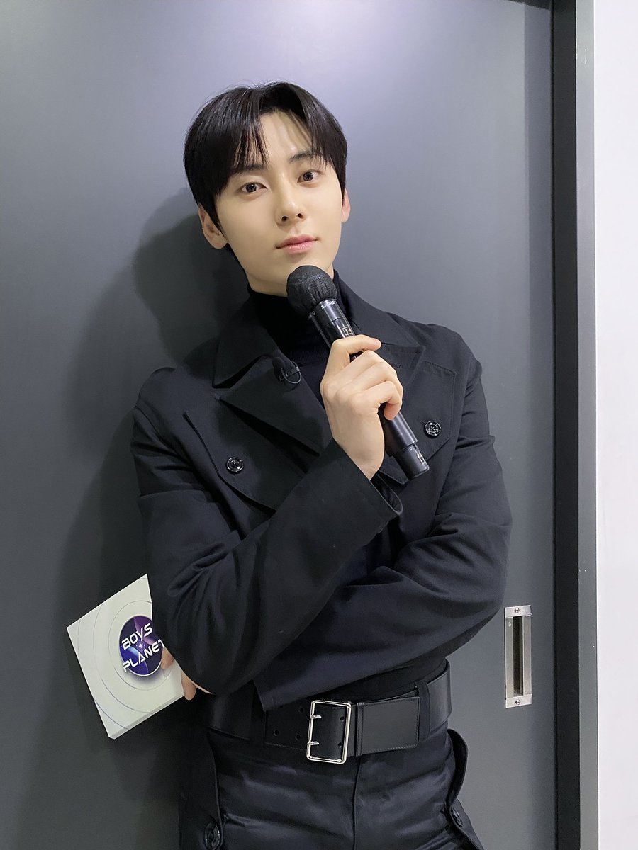 [#Moment_H] 📸

잠시 후 저녁 8시 (KST)
Mnet <#BOYSPLANET> 3회에
스타 마스터✨ #황민현 이 출연합니다!

#HWANGMINHYUN #보이즈플래닛