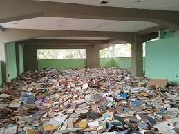 EmilioMision1's tweet photo. ¿De qué sirve una Universidad pintada y arreglada, cuando la gente que ahí trabaja la estás matando de hambre y necesidad...? Mientras a los empleados le das un Bono de 500 Bolívares, le dan a los Militares bonos de 9000 Bolívares. ¿Dónde está la igualdad...? #IVSS #Salud #Cumaná https://t.co/BS49wbVwGQ