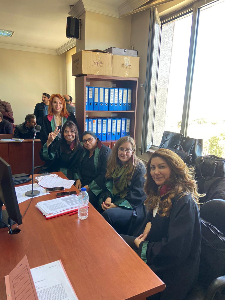 Bugün Erzurum'dayız.
Gidemeyiz sananlara, korkarız sananlara, taassubun karanlığına boyun eğeriz sananlara dert olsun, aylardır bu dava için defalarca Erzurum'daydık.
Kuran kursunda cinsel istismara maruz kalan çocuklarımız, işkence de gördüler.
Bugün işkence davasındayız.