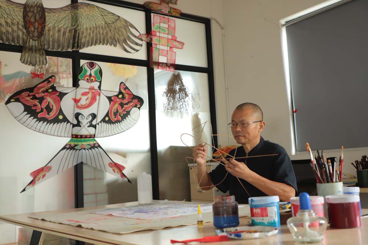 NanxunHuzhou's tweet photo. Shen Lingen, an artisan from Huzhou’s #Nanxun district, is a maker of #flykites🪁 with Shuanglin damask silk whose weaving technique has been listed as a national #intangibleculturalheritage in China. Check out these marvelous artworks😍!#NanxunStory https://t.co/f5TmrWLOBG