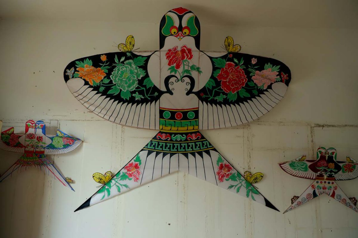 NanxunHuzhou's tweet photo. Shen Lingen, an artisan from Huzhou’s #Nanxun district, is a maker of #flykites🪁 with Shuanglin damask silk whose weaving technique has been listed as a national #intangibleculturalheritage in China. Check out these marvelous artworks😍!#NanxunStory https://t.co/f5TmrWLOBG
