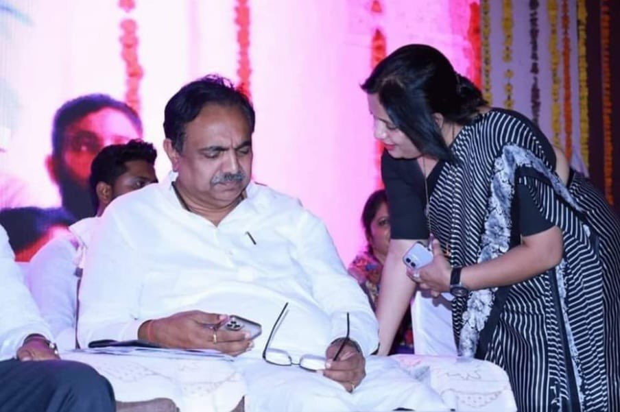 RekhaPhadSpeaks's tweet image. राज्याचे माजी मंत्री, राष्ट्रवादी काँग्रेस पार्टीचे प्रदेशाध्यक्ष मा. जयंतराव पाटील साहेब आपणांस जन्मदिनाच्या खुप खुप शुभेच्छा. आपणांस उत्तम निरोगी आयुरारोग्य व उदंड दीर्घायुष्य लाभो हीच आई जगदंबेच्या चरणी प्रार्थना ! 
@Jayant_R_Patil  #NCP 

#FilePhoto