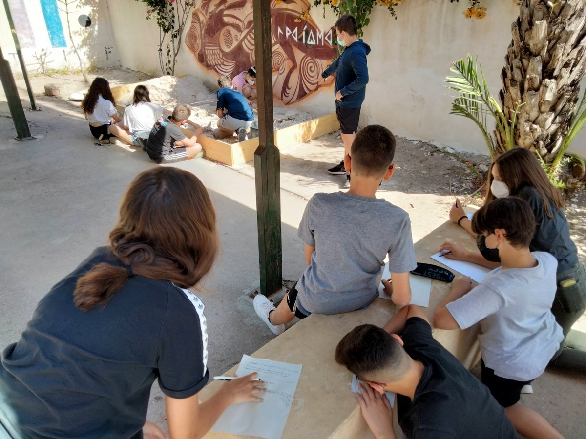 @Felixgonchicote @iesmsalas Enhorabona company, amb l'ànim de 'fer xarxa' et compartim la nostra experiència de recreació arqueològica: #ArqueologiaDelSaber @IesAssumpcio #Elx difosa amb la iniciativa #iMouTe de @Raquel_Tamarit @GVAeducacio