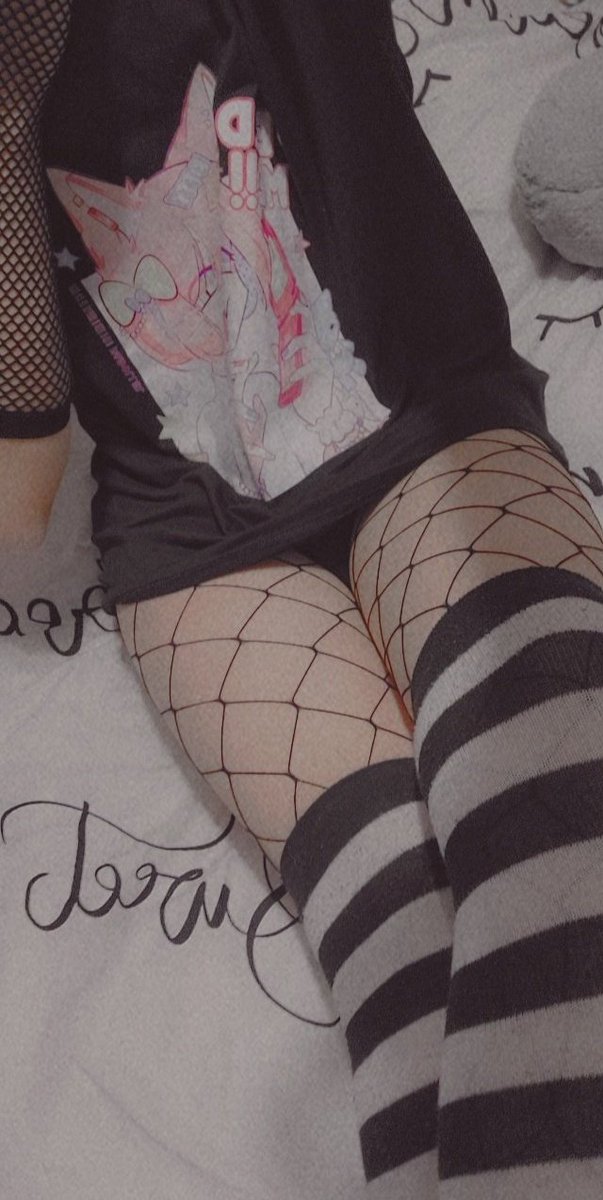 Siviell's tweet photo. I need to show the fishnets too cuz they are the part of the new drip B)

#Femboy https://t.co/W7R8XIGN2g