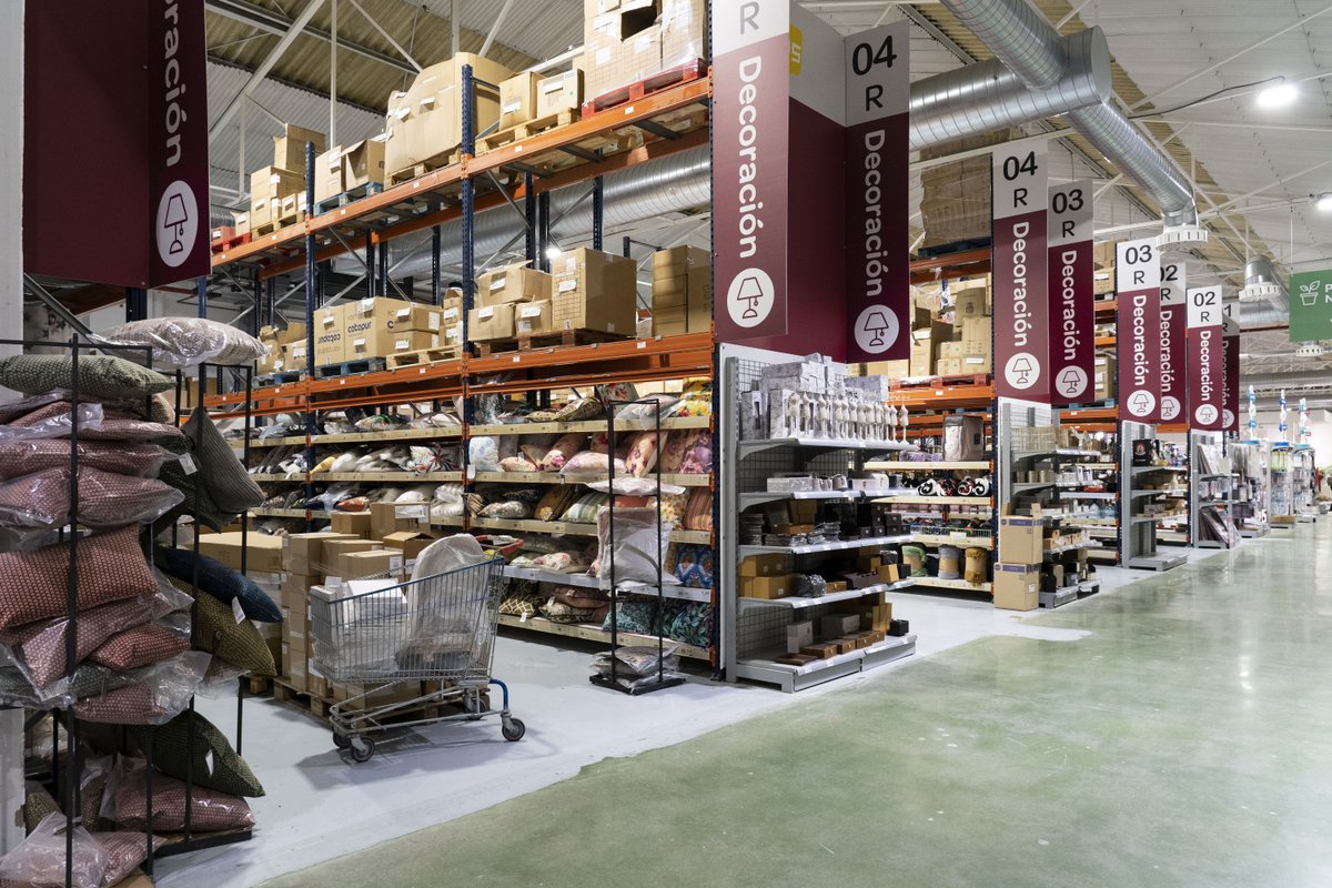 Plasticosur's tweet photo. En nuestro afán por darle mejor servicio a nuestros clientes, en la tienda de Plasticosur Sevilla hemos trasladado la zona de Textil Hogar a Decoración para que podáis tenerlo todo en la misma nave ❤️
#plasticosursevilla #decoracion #textilhogar #tiendadecoracion https://t.co/oLtPjj8Zbk