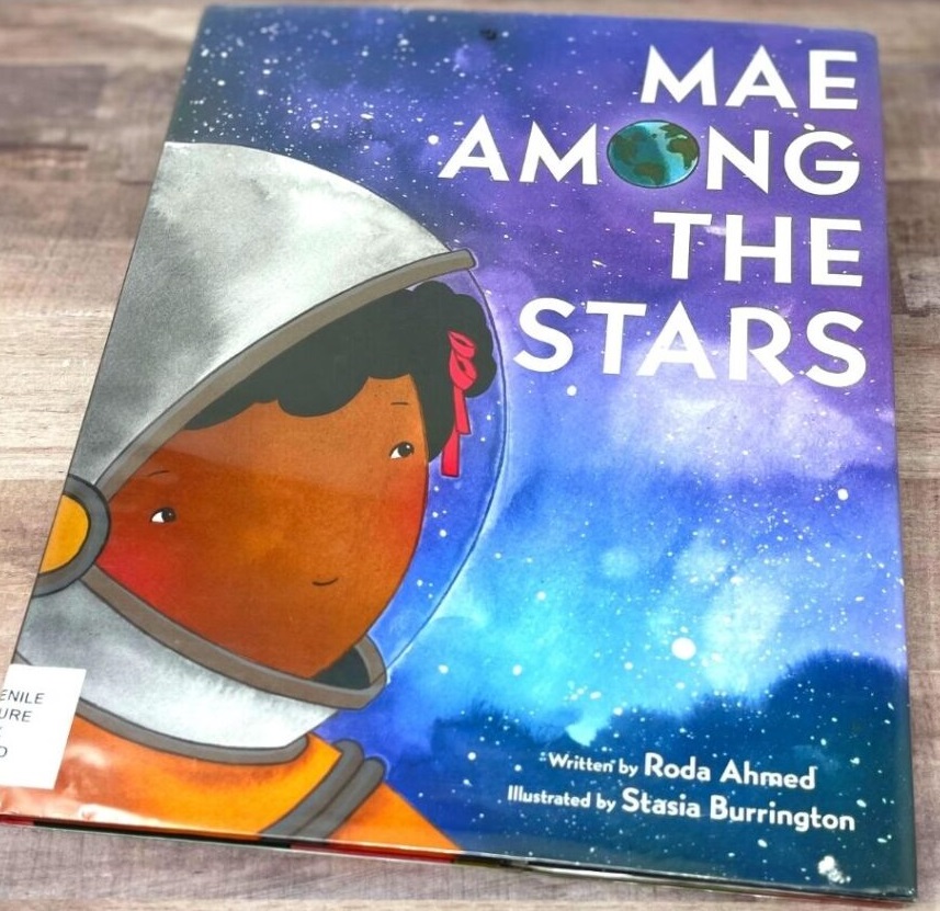 GunjanGUpadhyay's tweet photo. @HTBrunch @blogchatter @goodreads @PenguinIndia Story of lil Mae's dreams, and her way to success at NASA as the first Afro-American woman to travel in space.
Book 13: Mae Among the Stars
- #BrunchBookChallenge
@HTBrunch
- #TBRChallenge
@blogchatter
- #GRReadingChallenge
@goodreads https://t.co/zzvUBXdpPO