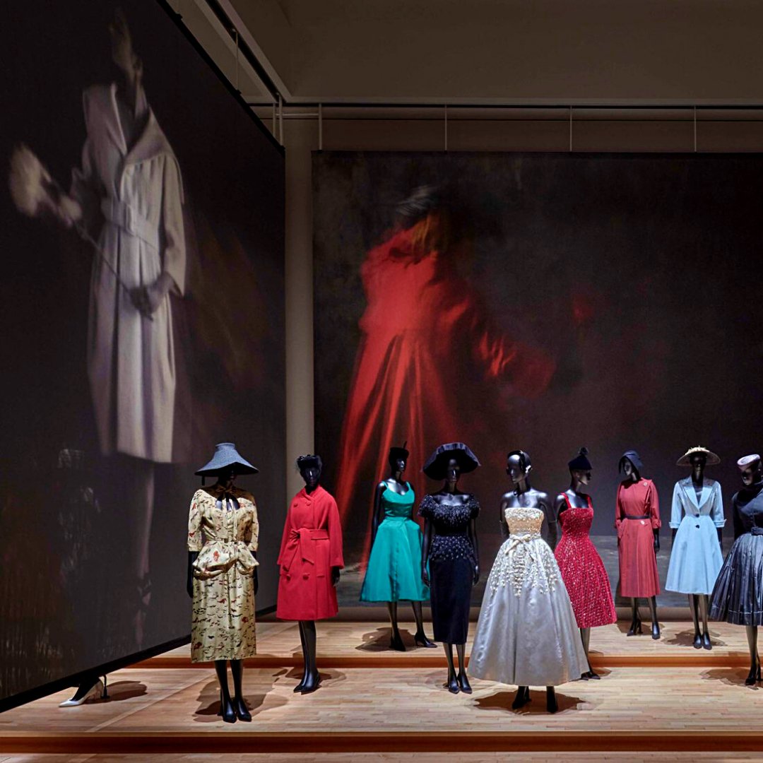 La exposición "Christian Dior, designer of dreams" llega a Tokio después de haber triunfado en las grandes ciudades como París (2017), Londres (2019) y Nueva York (2021).

(Todos los detalles en el link de la bio)

#TheLuxuryTrends #Dior #Japan #ArtandDesign #LuxuryTrends