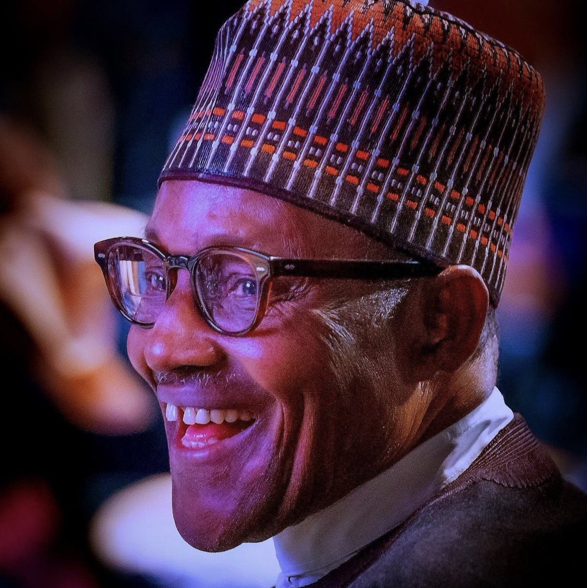 Veteran_Snr's tweet photo. I was never a fan of PMB, I have not for once voted for him. But I feel, if should contest again, I might consider voting for him if Atiku is not contesting 😂😂😂😂😂. As edey sweet us e go dey pain dem 😂😂😂 https://t.co/e9HdMRFEaN