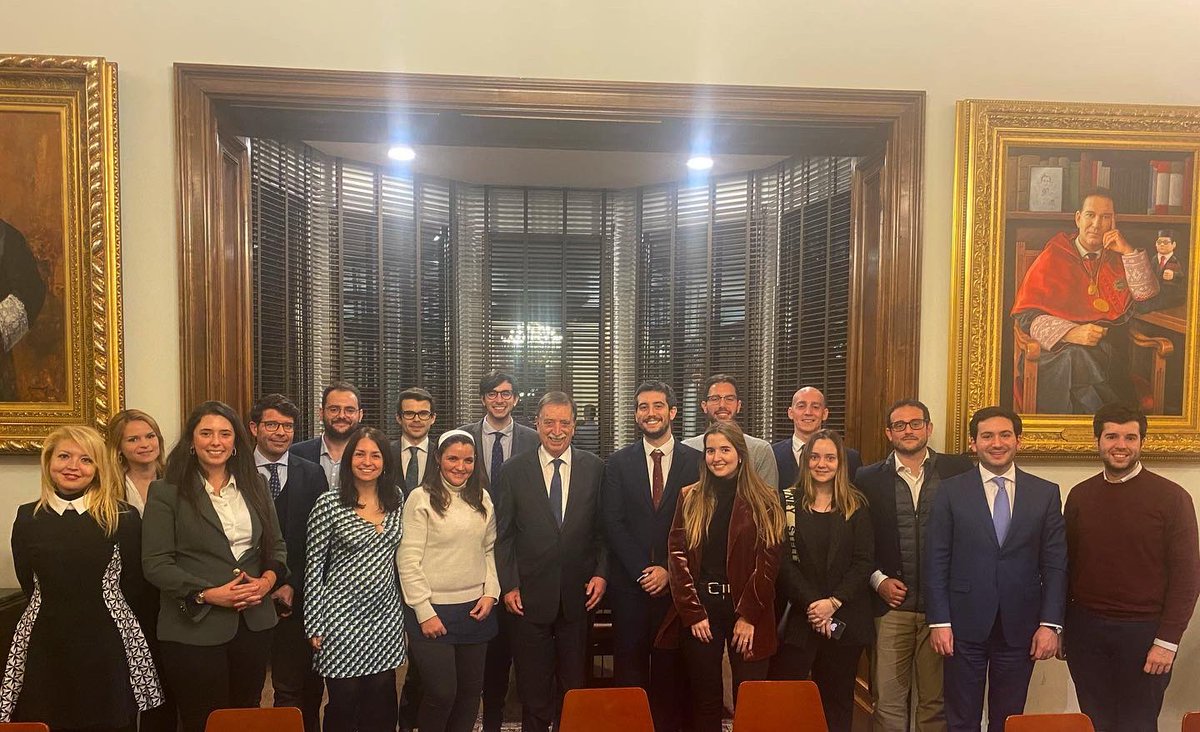 GAJBarcelona's tweet photo. 📸🎙️ Ahir vam organitzar un nou #GAJTalks amb Eugeni Gay Montalvo (Advocat, Degà emerit de @icabarcelona, ex President de @abogacia_es i ex VicePresident del @tconstitucional, entre d’altres).
Moltes gràcies a tots per acompanyar-nos! Seguim! https://t.co/7L6A77uQXi
