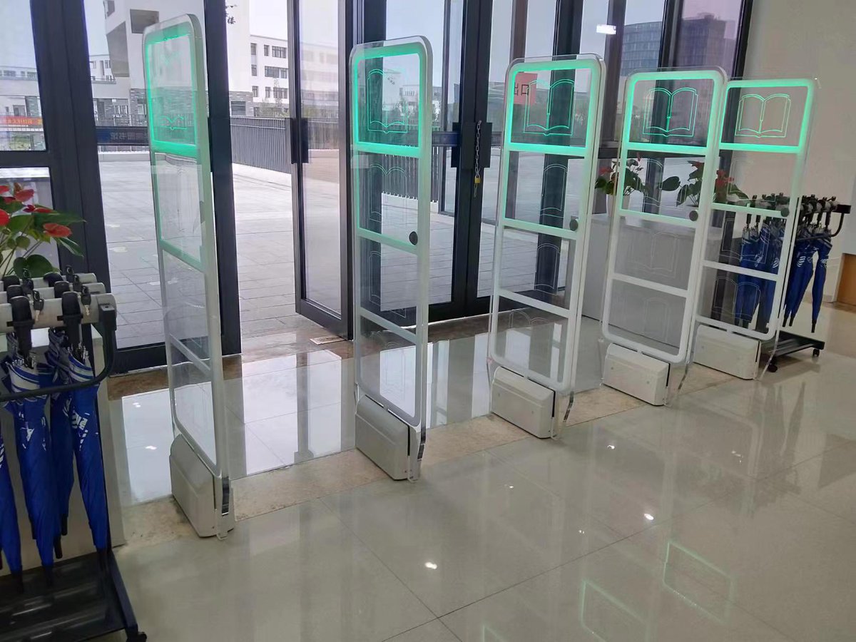 Susanzou7's tweet image. The colours of the gates can be tuned for personal preference upon request.                                          
#LibrarySolutions #DigitalLibrary #SmartLibrary #ChildrenLibrary 
#libraries #schoollibraries #librarymanagement #Self-service borrowing and returning books#RFID