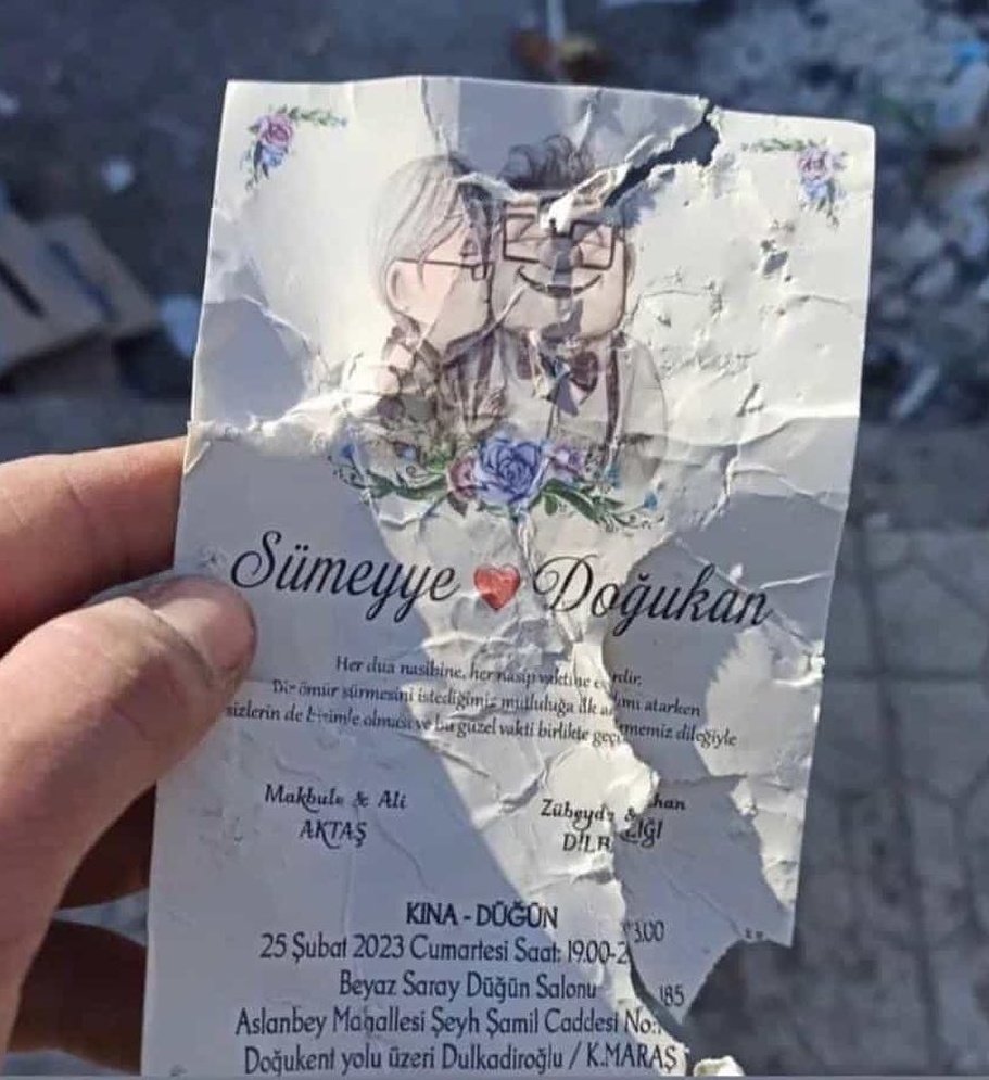Merikizz's tweet photo. Rabbim seni ve aileni huzur içinde dinlendirsin.. 
Hala inanmakta zorlanıyorum, tek sığındığım nokta ailenden ayrılmadın, rabbim sizi birbirinizden ayrı koymadı.. Ruhunuz şaad olsun..
(Muhammed Hüseyin, Sümeyye abla, Ali amca, Makbule teyze) https://t.co/sCushhjsrq