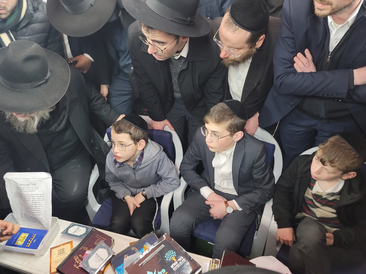 Chaskel on Twitter "Carrying the tears & condolences of family(01)