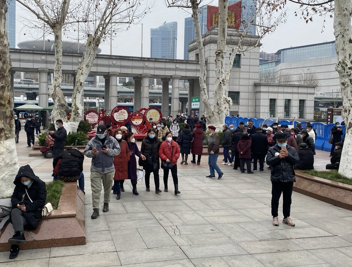 eefjerammeloo's tweet photo. Half by accident I ended up in #Wuhan Zhongshan park where retirees are still trying to protest against pension reforms. The number of both police and plainclothes thugs is overwhelming. Which is exactly the point of course. But damn, those elderly are brave. https://t.co/g4I8LQZHoS