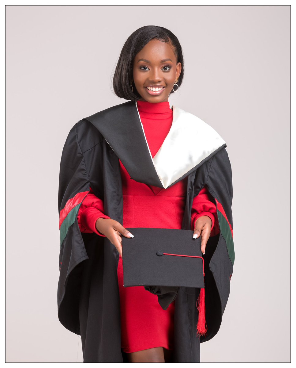 sleek_ug's tweet image. Big congrats @tushifranklin  ..
True definition of Beauty👸🏿 with brains👩🏾‍🎓
Makeup by me 🥰🤗