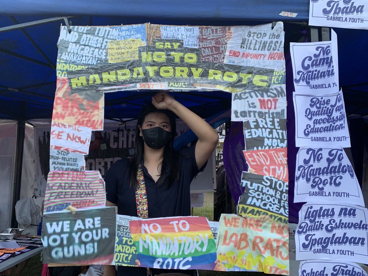 scmp_upd's tweet photo. Patuloy ang pagDRAGasa ng God's princesses sa SCMP UPD booth sa ikalawang gabi ng #UPfair2023 kasama si @brianblack_ Drag Den 2023 Filipino Drag Supreme!
Andito pa tayo mamayang gabi ulit—hanggang Sabado!
Kita-kits!
#UPFair
#KaisaKaSaMusika
#NoToMandatoryROTC
#JoinSCMPUPD https://t.co/bbKVVf6dFv
