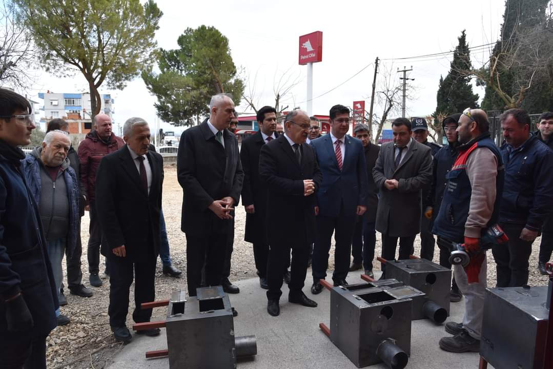 mdikici45's tweet photo. Valimiz Sayın Yaşar Karadeniz'in Teşrifleriyle Deprem Bölgesinin İhtiyaçlarına destek olabilmek için el birliği ile üretim yapan Saruhanlı HEM'i , Akhisar Kayhan Ergün  MTAL'i , Kırkağaç MTAL'i , Soma MTAL'i ziyaret ettik. Yaralarımızı birlikte saracağız.
@tcmeb 
@ManisaValiligi https://t.co/BNeYFozSnM