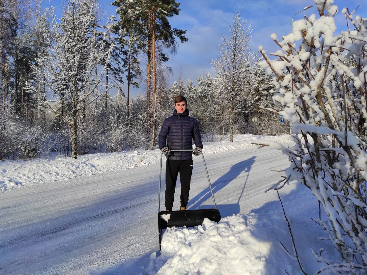 Tampereen4H's tweet photo. Vuoden #4Hyritys 18-28 vuotiaiden sarjassa on Lassen pihatyöt Tampereelta, aivan mahtava juttu!! Myös 3.sija samassa sarjassa tuli Tampereelle Oispa_ kädentaitoyritykselle. Pääsimme saattamaan voittajanuoren Helsinkiin säätytalolle sopivasti #ystävänpäivä nä. #työpalkitsee https://t.co/xVAt4aZhKZ
